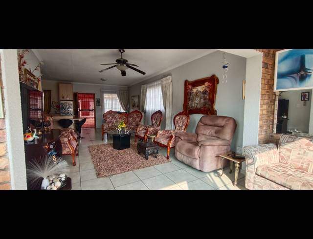 2 BEDROOM TOWNHOUSE FOR SALE IN SUNAIR PARK